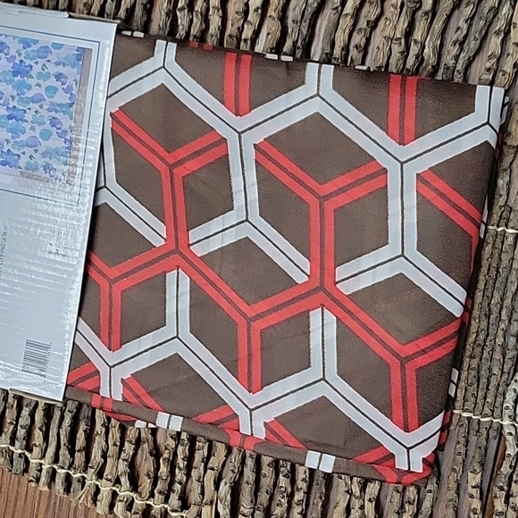 Ashley Collection Shower Curtain, NEW - Picture 1 of 4